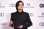 北村匠海「GQ MEN OF THE YEAR」授賞式のステージから両親へ「こんな息子になりました」
