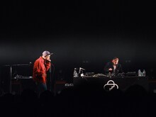 AFRAと鎮座DOPENESS。（Photo by Yuji Kaneko）