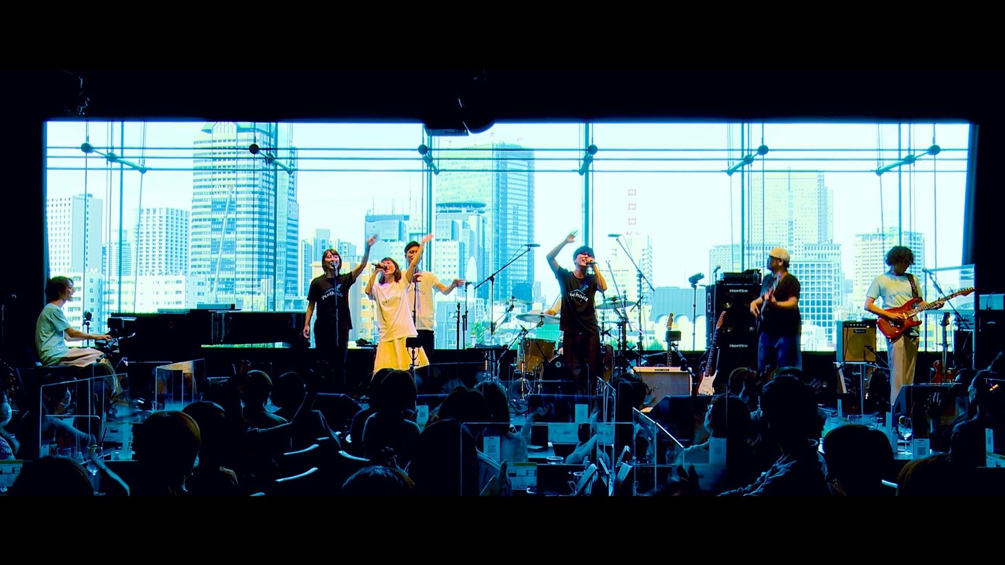 Penthouse「...恋に落ちたら」ライブ映像より。