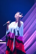 「絢香 15th Anniversary Tour 2021 ～もっといい日に～」東京・国立代々木競技場第一体育館公演の様子。