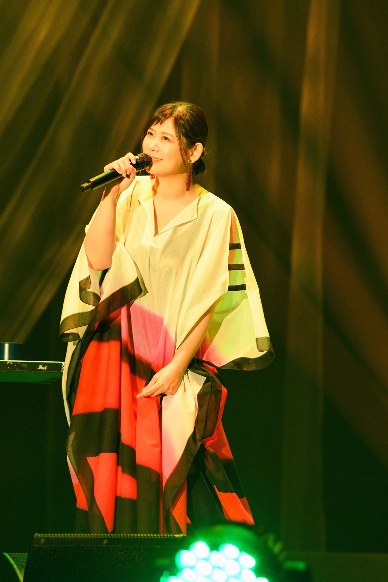 「絢香 15th Anniversary Tour 2021 ～もっといい日に～」東京・国立代々木競技場第一体育館公演の様子。