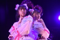 左から坂井仁香、菅田愛貴。