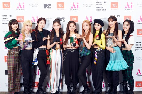 NiziU（撮影：渡邊玲奈［田中聖太郎写真事務所］）