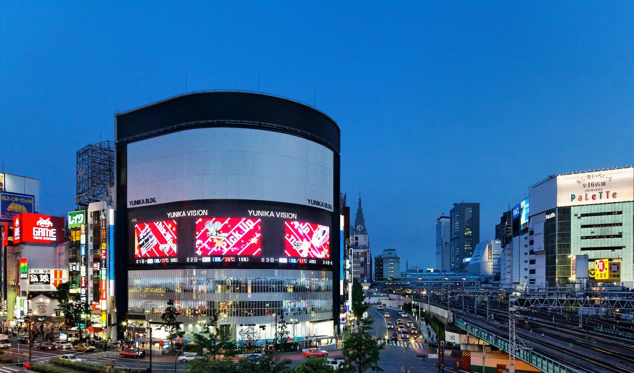 新宿の屋外広告でZAZEN BOYSとNUMBER GIRLが「THE MATSURI SESSION」