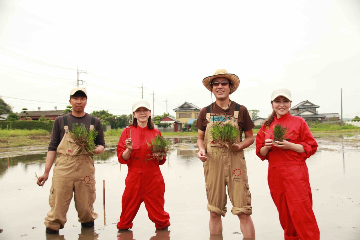 らぽっぽ なめがたファーマーズヴィレッジを訪れたMARI、BON、MINAKO。