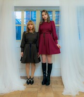 左から日向ハル、藤城アンナ。