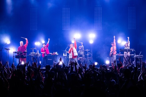 「Lucky Kilimanjaro presents. TOUR "21 Dancers"」Zepp DiverCity(TOKYO)公演の様子。(撮影:田中聖太郎)