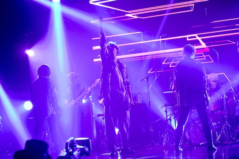 しゅーず「Shoose Online Live 2021 -Black Velvet- 」の様子。