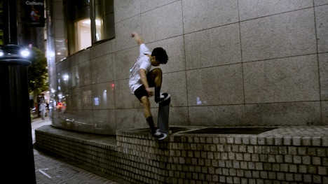 「“Navy Blues” Diaspora skateboards vs MORTAR」ショートクリップより。