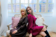 左から日向ハル、藤城アンナ。