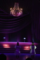 ステージ中央に現れた結城りな、葵るり。