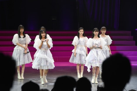 ガラスの靴を受け取った結城りな、葵るり。