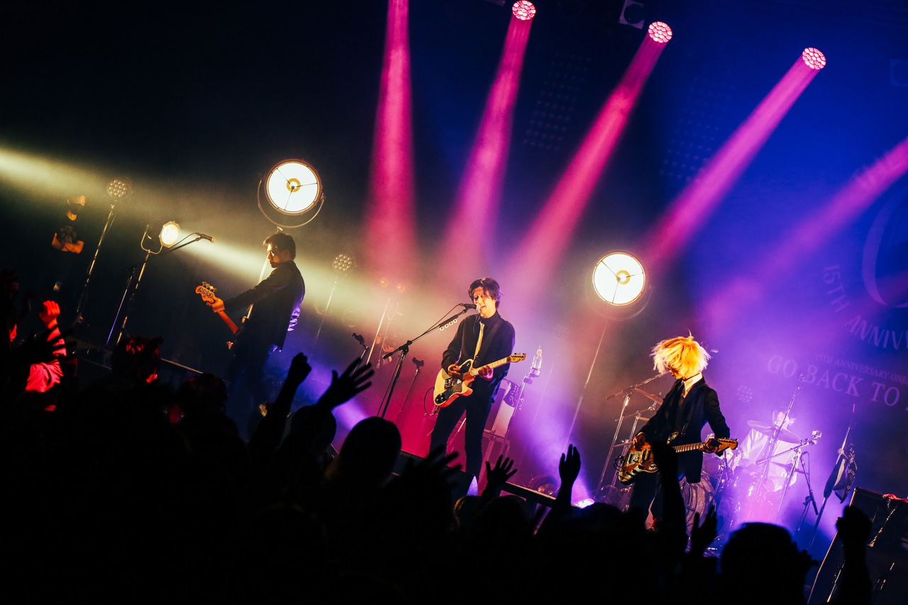「THE PINBALLS 15th Anniversary Oneman "Go Back to Zero"」の様子。（撮影：白石達也）