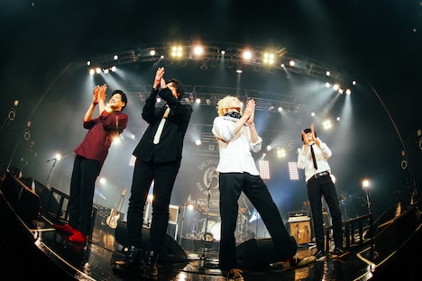 「THE PINBALLS 15th Anniversary Oneman "Go Back to Zero"」の様子。（撮影：白石達也）