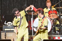 「ユニコーンツアー2021『ドライブしようよ』」東京・日本武道館公演の様子。（撮影：三浦憲治［ライトサム］）