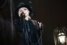 HYDEソロ20周年の集大成「黑ミサ」和歌山公演で故郷への思いを歌う