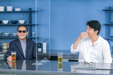 左からタモリ、福山雅治。