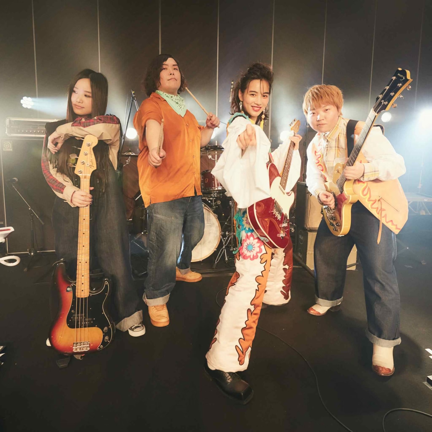 のんとバンドメンバー。