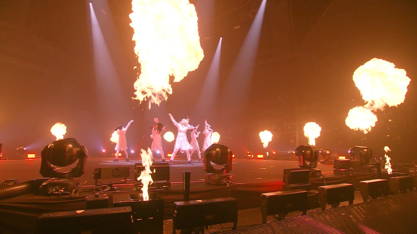 「EMPiRE / RiGHT NOW [EMPiRE’S SUPER ULTRA SPECTACULAR SHOW] 幕張メッセイベントホール」より。