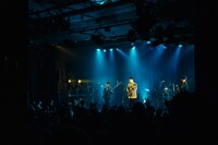 リュックと添い寝ごはん（Photo by Momo Angela）