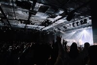 「リュックと添い寝ごはん 東京少女 リリースツアー "girl"」の様子。（Photo by Momo Angela）