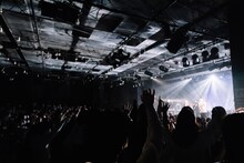 「リュックと添い寝ごはん 東京少女 リリースツアー "girl"」の様子。（Photo by Momo Angela）