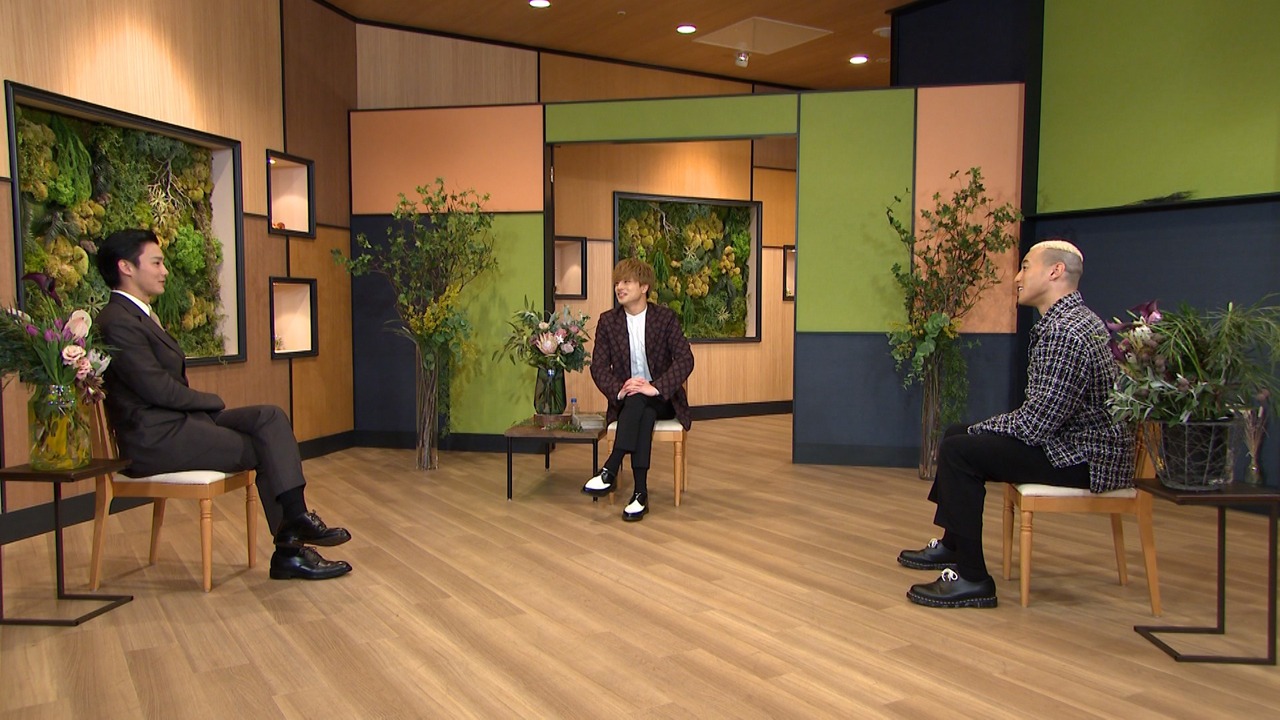 語り合う野村周平、白濱亜嵐、関口メンディー。(c)フジテレビ