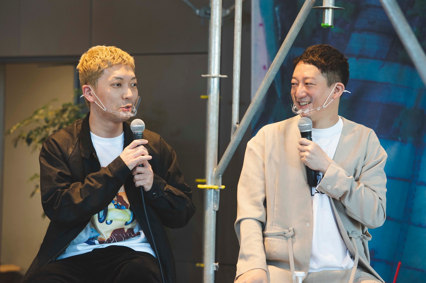 左から嶋佐和也（ニューヨーク）、高橋茂雄（サバンナ）。（撮影：押尾健太郎）