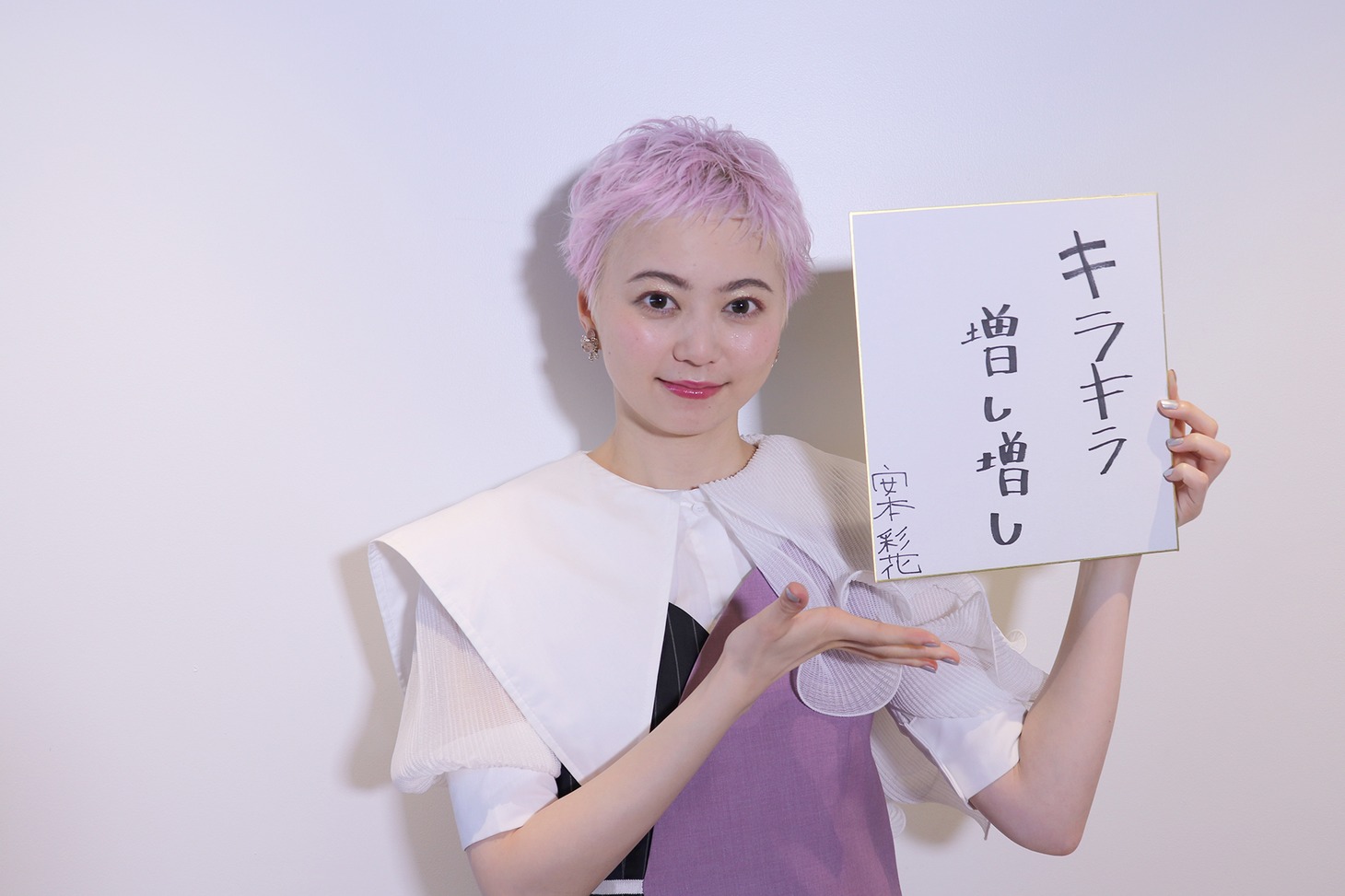 2022年の抱負を発表する私立恵比寿中学・安本彩花。(c)SDP