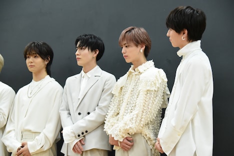 左から太田駿静、高橋わたる、小堀柊、四谷真佑。