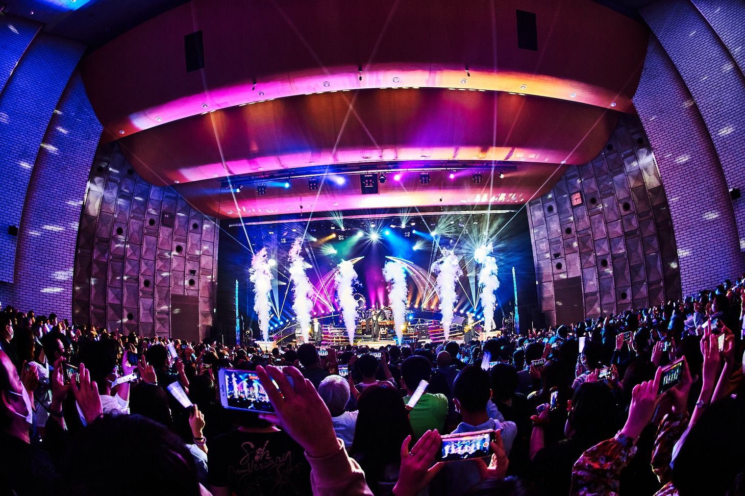 「和楽器バンド 8th Anniversary Japan Tour ∞ - Infinity -」茨城・ザ・ヒロサワ・シティ会館 大ホール公演の様子。