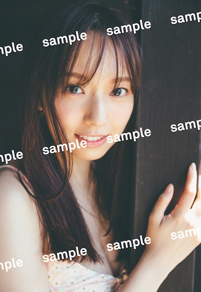 新内眞衣2nd写真集（タイトル未定）紀伊國屋書店版特典ポストカード