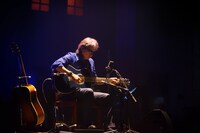 人気画像9位は「浜田省吾が20年ぶりの日本武道館コンサート開催、1982年のセットリストを完全再現」より、浜田省吾。