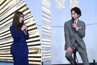 左から有村架純、松本潤（嵐）。（画像提供：NHK）