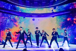 完全体になったORβITがステージへ、7人で魅せた初のオンラインライブ