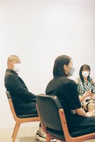 左から山田昌治、和田彩花。