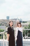 左から和田彩花、ぱいぱいでか美。