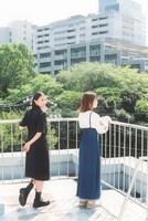 左から和田彩花、ぱいぱいでか美。