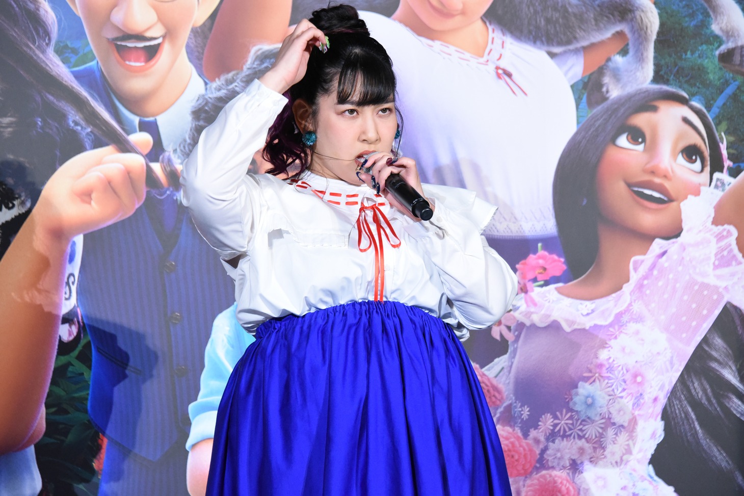 「増していくプレッシャー」を歌うゆめっち（3時のヒロイン）。