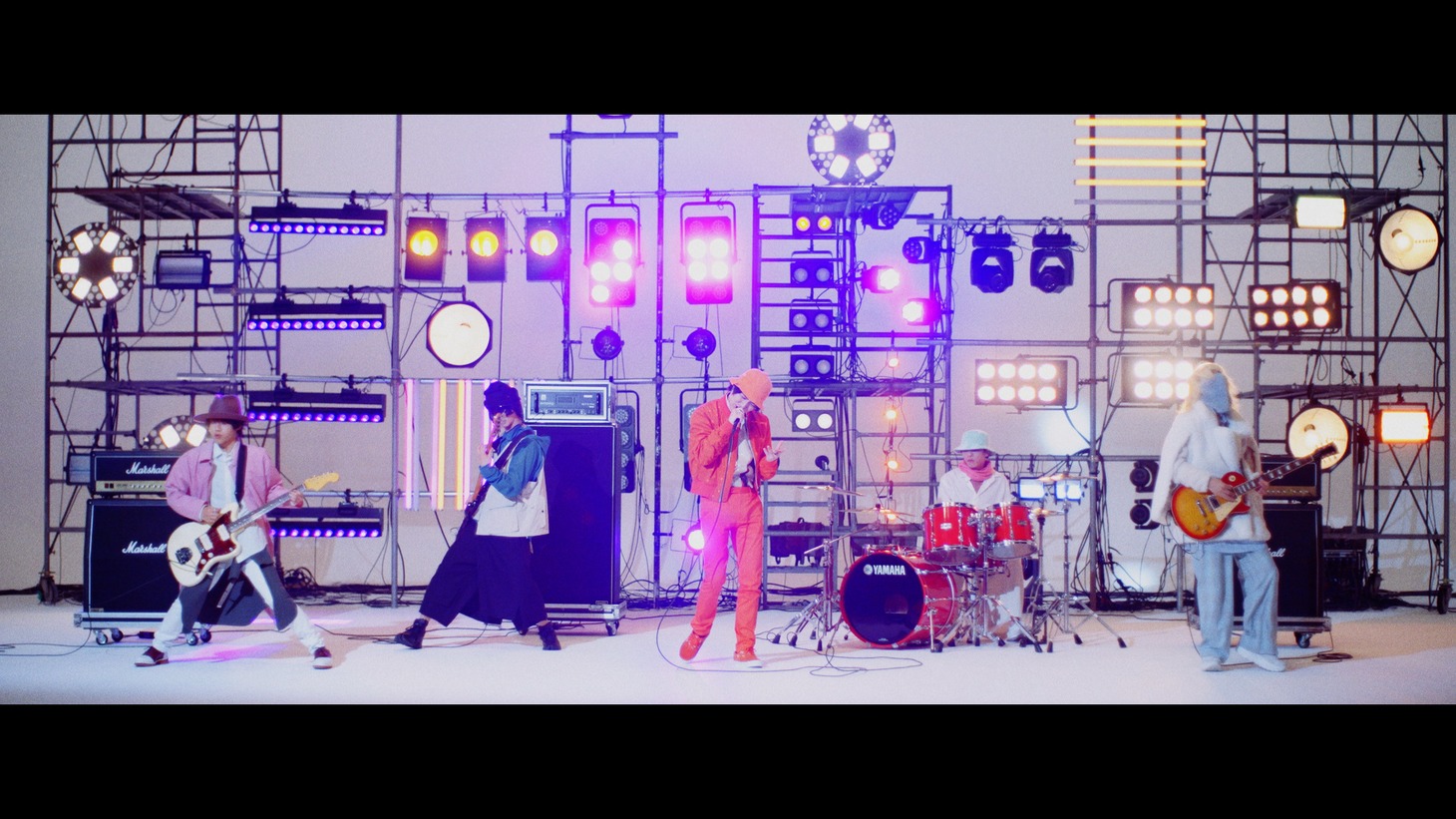 NovelUNITE「Okey dokey!!」ミュージックビデオより。
