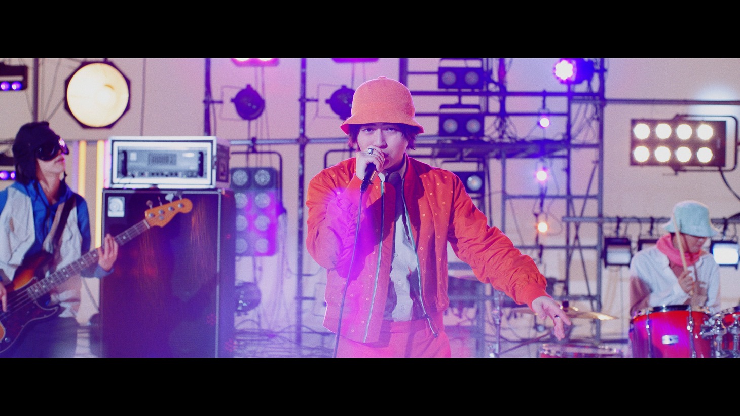 NovelUNITE「Okey dokey!!」ミュージックビデオより。