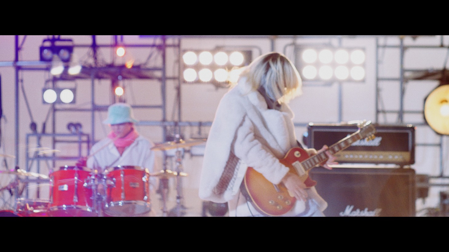 NovelUNITE「Okey dokey!!」ミュージックビデオより。