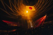 「AIMYON 弾き語りTOUR 2021  “傷と悪魔と恋をした♡ in 武道館”」の様子。（撮影：鈴木友莉）
