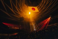 「AIMYON 弾き語りTOUR 2021  “傷と悪魔と恋をした♡ in 武道館”」の様子。（撮影：鈴木友莉）