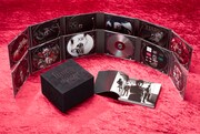 lynch.「2011-2021 COMPLETE BOX」パッケージ内容