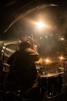 マツイユウキ（Dr）（Photo by 翼、）