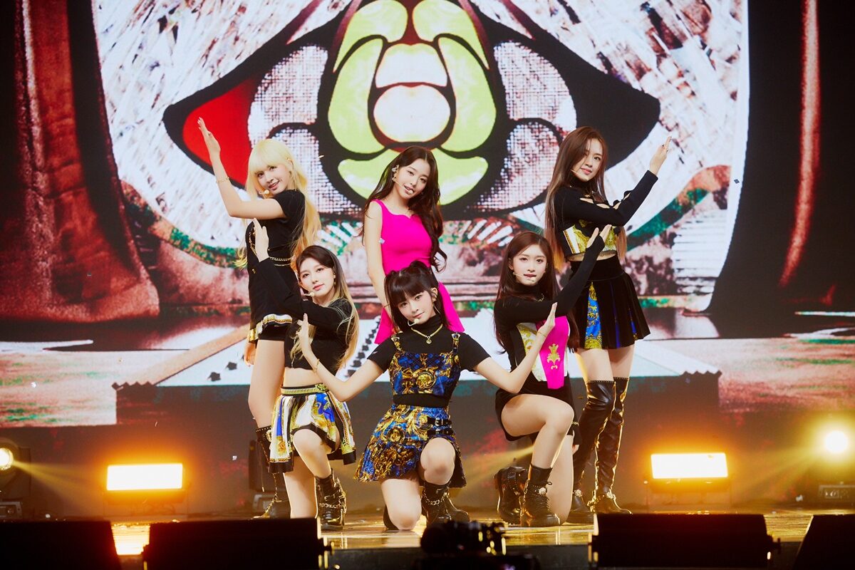 Iveがデビューショーケースでファンへ挨拶 デビュー曲を堂々とパフォーマンス イベントレポート 写真5枚 動画あり 音楽ナタリー