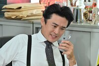「出動！謎ときヒーロー」より劇団ひとり。(c)TBS
