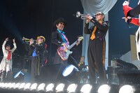 米米CLUB「a K2C ENTERTAINMENT TOUR 2021 ～大芸術祭～」11月27日の東京公演の様子。（撮影：荒川潤）