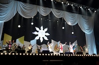 米米CLUB「a K2C ENTERTAINMENT TOUR 2021 ～大芸術祭～」11月27日の東京公演の様子。（撮影：荒川潤）